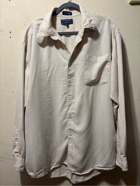 Eddie Bauer Men's Light Beige Long-Sleeve Button-Down Shirt